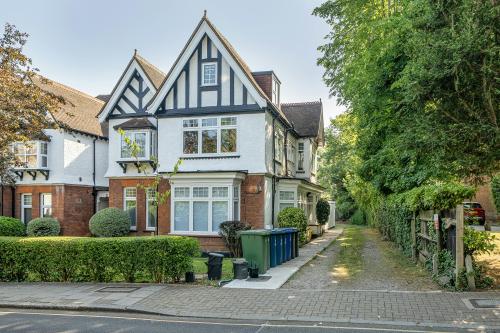 17/19, Roxborough Park, Harrow, HA1