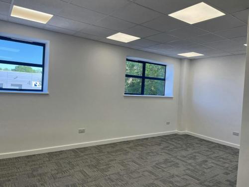 Unit 3, Enterprise Way Industrial Estate, Maxted Close, Hemel Hempstead, HP2