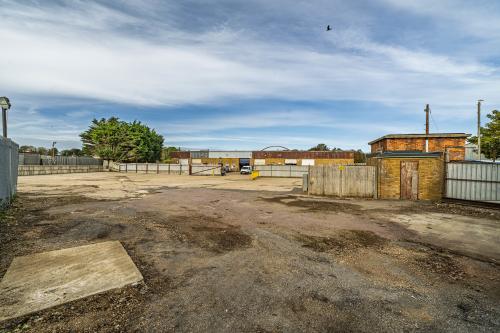 Secure Yard Block T, Riverside Industrial Estate, Bridge Road, Littlehampton, BN17