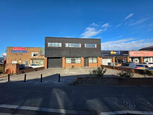Unit 5, Chingford Industrial Centre, Hall Lane, Chingford, London, E4
