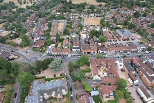 The White Horse, 70 London End, Beaconsfield, HP9