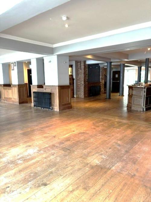 The White Horse, 70 London End, Beaconsfield, HP9