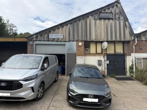Unit 2 Chiltern Paving, Sands Industrial Estate, Lane End Road, High Wycombe, HP12