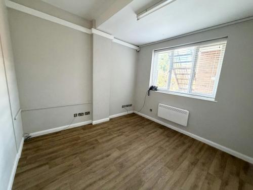 12C Worplesdon Road, Guildford, GU2