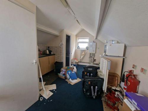 3A Kings Road, Woking, GU21