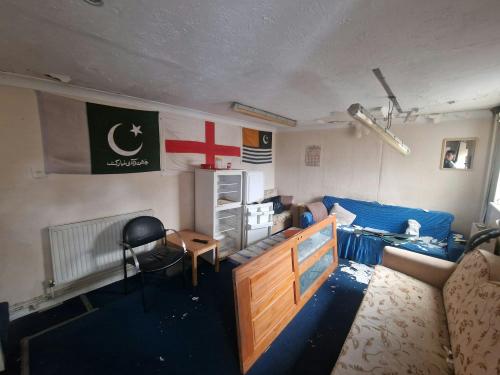 3A Kings Road, Woking, GU21