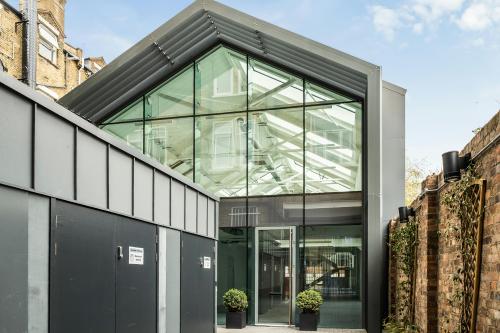Piano Workshop, 34 Cremer Street, Hoxton, London, E2