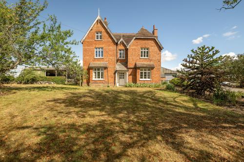 Lodge Farm, Ollerton Road, Caunton, Newark, NG23