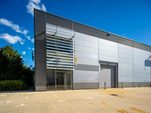 Units 7 Transigo, Thatcham Industrial Estate, Gables Way, Thatcham, RG19
