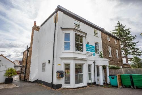 Avon House School, 490 - 494 High Road, Woodford Green, IG8
