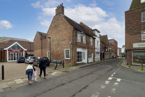 38 Little London, Chichester, PO19
