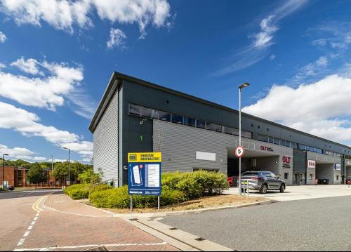 Unit 1, Spring Park, Spring Way, Hemel Hempstead, HP2