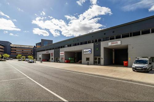Unit 1, Spring Park, Spring Way, Hemel Hempstead, HP2