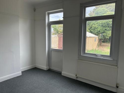 106 Charter Avenue, Ilford, IG2
