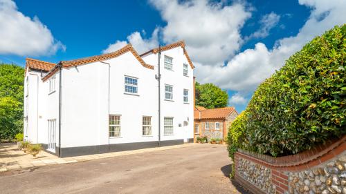 East Grove Flat 3, 85 Cromer Road, Holt, NR25