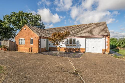 49 South Walsham Road, Acle, Norwich, NR13