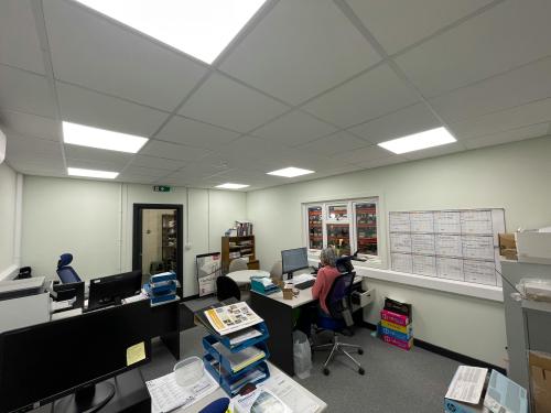 Unit 8, Crendon Industrial Park, Ridgeway, Aylesbury, HP18
