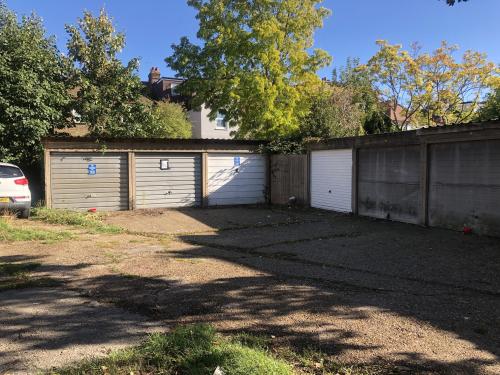 Garages, Barnard Gardens, New Malden, KT3