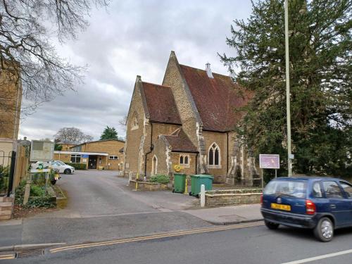 The United Reformed Church And Hall, Queens Road, Weybridge, KT13