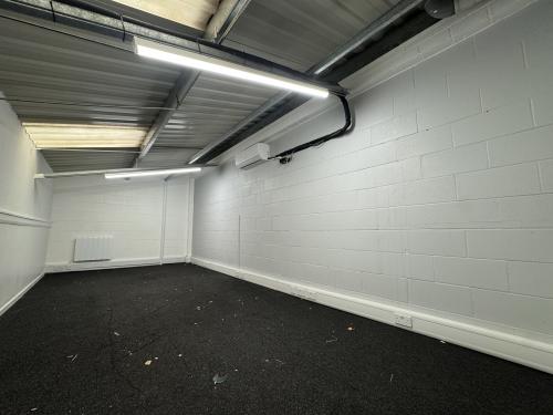 Unit 865, Plymouth Road Industrial Estate, Slough, SL1