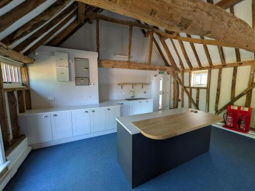 The Old Byre, Peper Harow Estate, Godalming, GU8