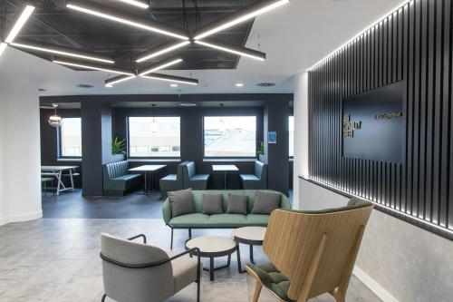 Building 400, Capability Green, Luton, LU1