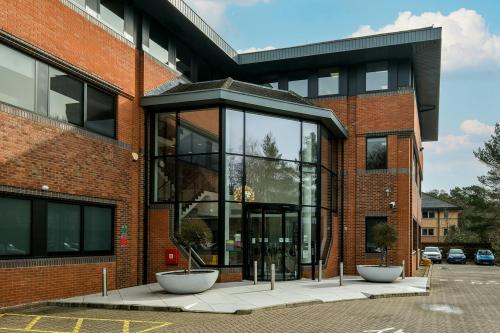 1 Forest Gate, Tilgate Forest Business Park, Brighton Road, Crawley, RH11