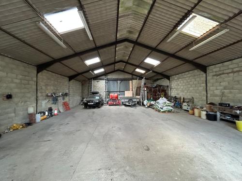 Buildings & Yard Home Farm, Lacys Hill, Glynde, Lewes, BN8