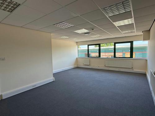 Unit 9 Oak Tree Business Centre, South Marston Park, Swindon, SN3