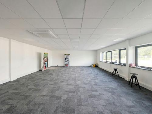 H4, Adanac Park, Adanac Drive, Nursling, Southampton, SO16
