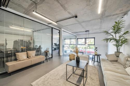 10C Branch Place, Hackney, London, N1