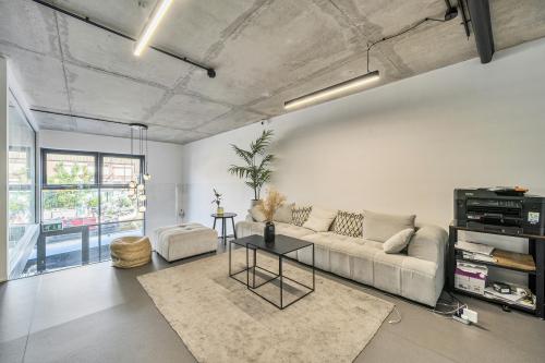 10C Branch Place, Hackney, London, N1
