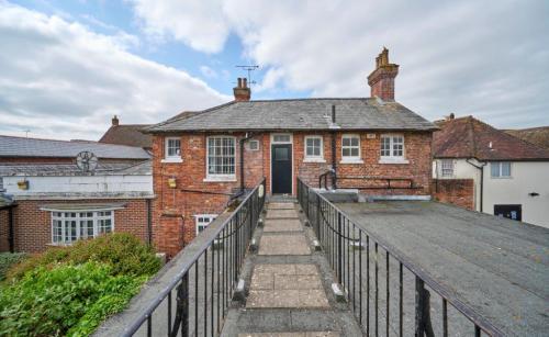 5 The Square, Petersfield, GU32